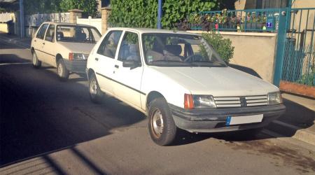 Voiture de collection « Peugeot 205 »