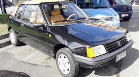 Voiture de collection « Peugeot 205 CT »