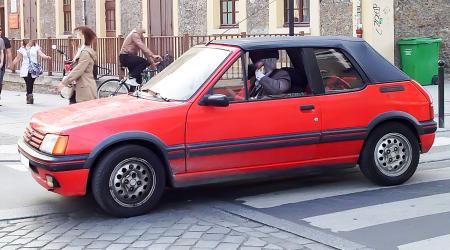 Voiture de collection « Peugeot 205 CTI »