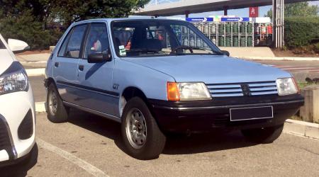 Voiture de collection « Peugeot 205 GT »