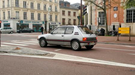 Voiture de collection « Peugeot 205 GTI 1,6l »