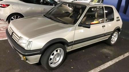 Voiture de collection « Peugeot 205 GTI 1.9 »