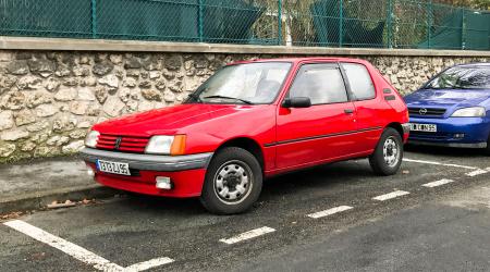 Voiture de collection « Peugeot 205 XS »