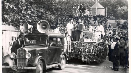 Voiture de collection « Peugeot 301 »