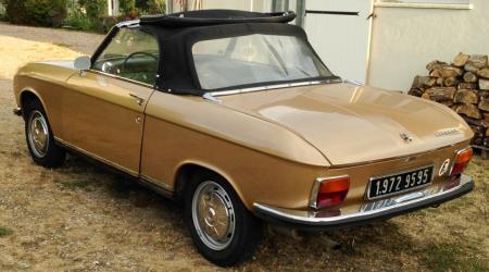 Voiture de collection « Peugeot 304 cabriolet »