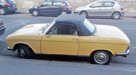 Voiture de collection « Peugeot 304 coupé cabriolet »