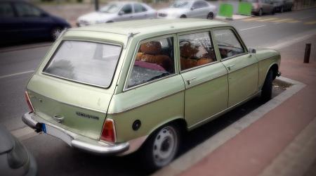 Voiture de collection « Peugeot 304 SL Break »