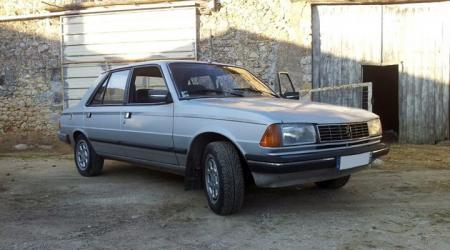 Voiture de collection « Peugeot 305 GTX »