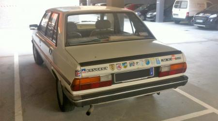 Voiture de collection « Peugeot 305 SR »