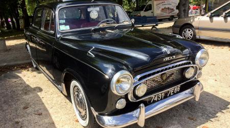 Voiture de collection « Peugeot 403 »