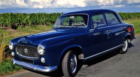 Voiture de collection « Peugeot 403 »