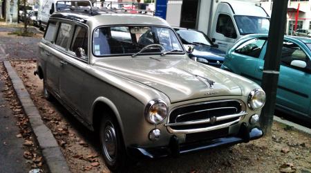 Voiture de collection « Peugeot 403 Break »