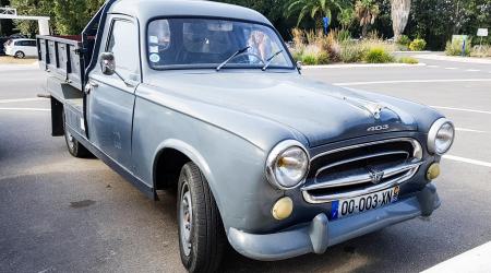 Voiture de collection « Peugeot 403 pickup »