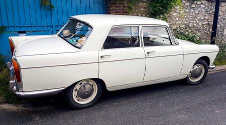 Voiture de collection « Peugeot 404 »