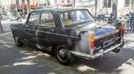 Voiture de collection « Peugeot 404 »