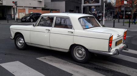 Voiture de collection « Peugeot 404 »