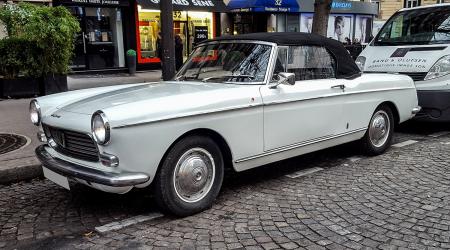 Voiture de collection « Peugeot 404 cabriolet »