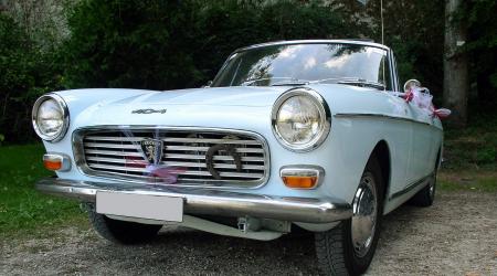 Voiture de collection « Peugeot 404 Cabriolet bleue »