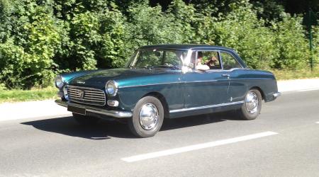 Voiture de collection « Peugeot 404 coupé »