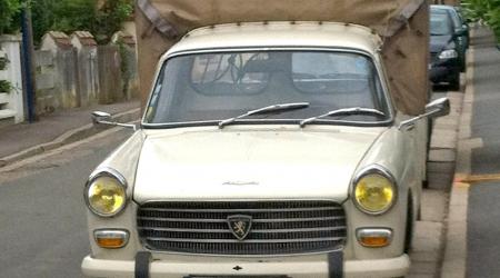 Voiture de collection « Peugeot 404 Pick-up »