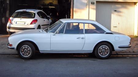 Voiture de collection « Peugeot 504 coupé »