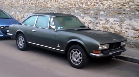 Voiture de collection « Peugeot 504 coupé »