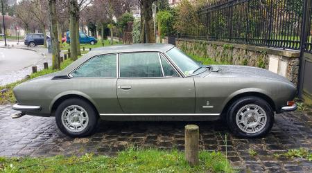 Voiture de collection « Peugeot 504 coupé »