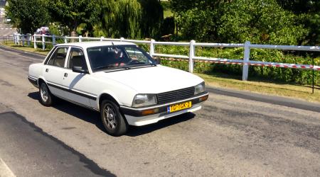 Voiture de collection « Peugeot 505 »