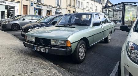 Voiture de collection « Peugeot 604 SL »