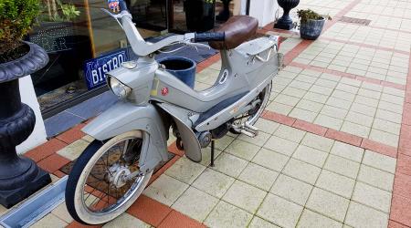 Voiture de collection « Cyclomoteur Peugeot BB104 »