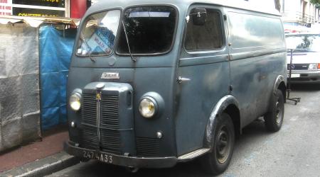 Voiture de collection « Peugeot D4 »