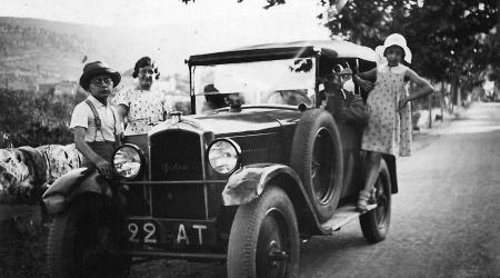 Voiture de collection « Peugeot type 190 »