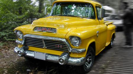 GMC 100 Série 1 Pick up Jaune vue de 3/4 avant gauche