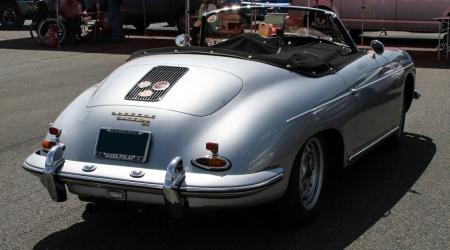 Voiture de collection « Porsche 356 cabriolet »