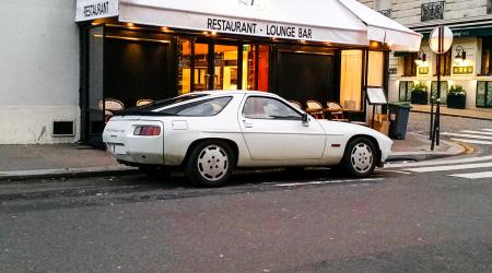 Voiture de collection « Porsche 928 »