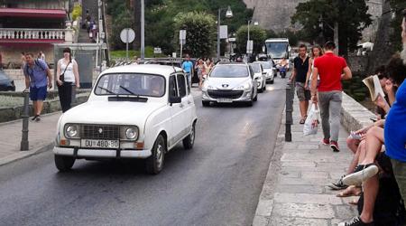 Voiture de collection « Renault 4 »