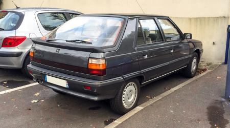 Voiture de collection « Renault 11 TXE »