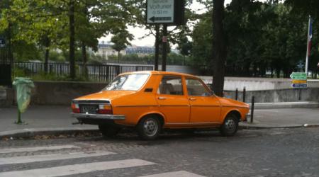 Voiture de collection « Renault 12 orange »