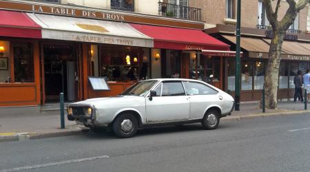 Voiture de collection « Renault 15 »