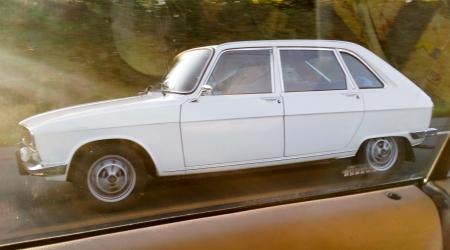 Voiture de collection « Renault 16 »