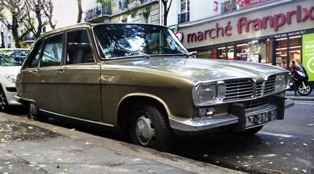 Voiture de collection « Renault 16 à Paris »