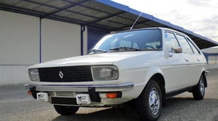 Renault 20 TL blanche, vue de 3/4 avant gauche