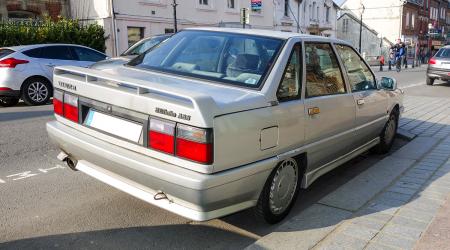 Voiture de collection « Renault 21 2L Turbo »