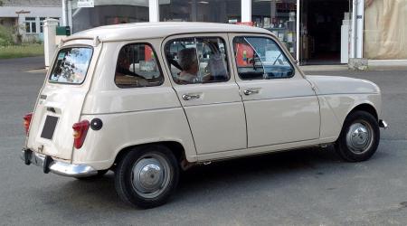 Voiture de collection « Renault 4 »