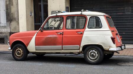 Voiture de collection « Renault 4 »