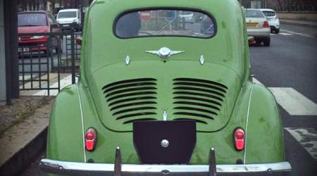 Voiture de collection « Renault 4CV »