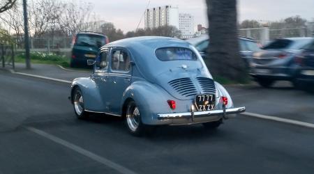 Voiture de collection « Renault 4CV »