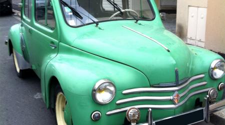 Voiture de collection « Renault 4 CV »