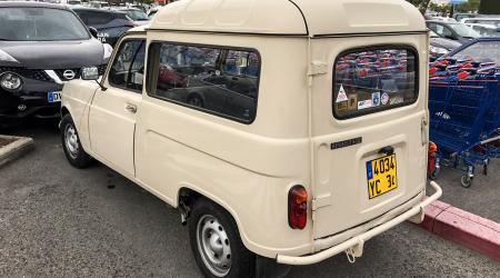 Voiture de collection « Renault 4 F4 »