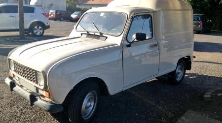 Voiture de collection « Renault 4 F4 »